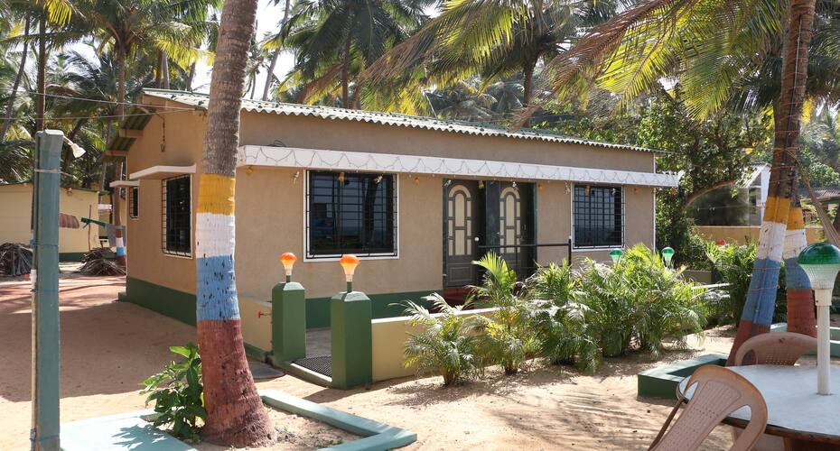Savita Niwas, Malvan 5